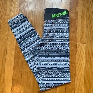 Nike pro leggings women’s size small